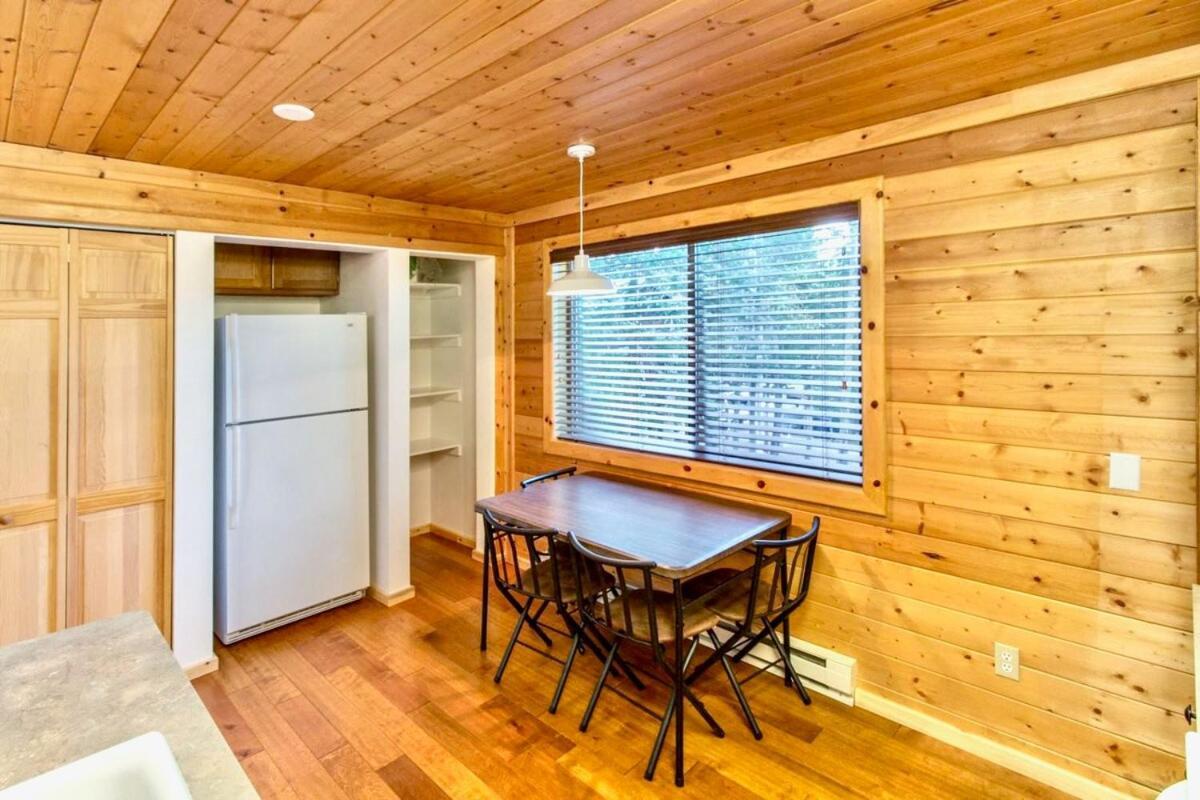 Lovely Log Cabin With Fire Pit! Duck Creek Village Exterior photo