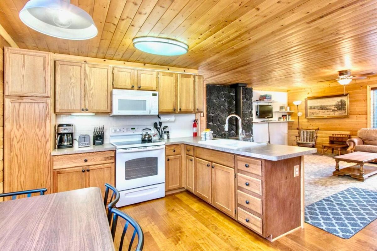 Lovely Log Cabin With Fire Pit! Duck Creek Village Exterior photo